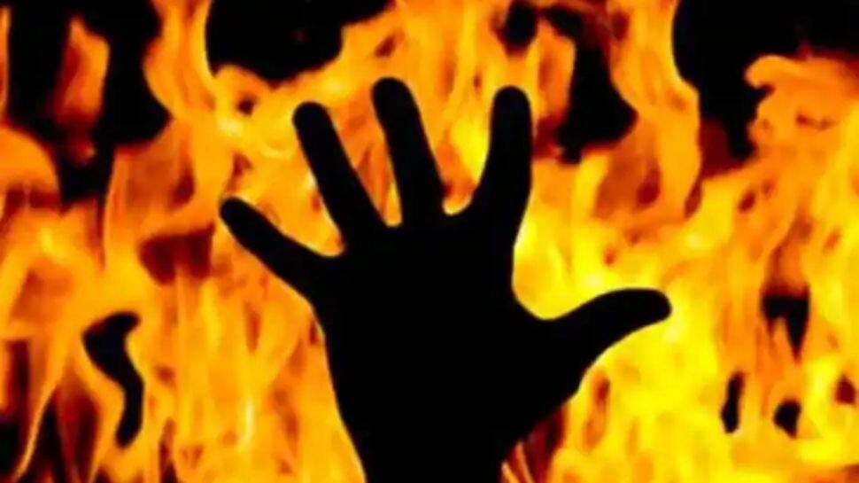 Woman takes father out to dinner, sets him on fire 