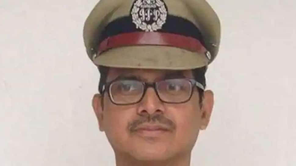 MHA gives compulsory retirement to famous UP cadre IPS officer Amitabh Thakur 