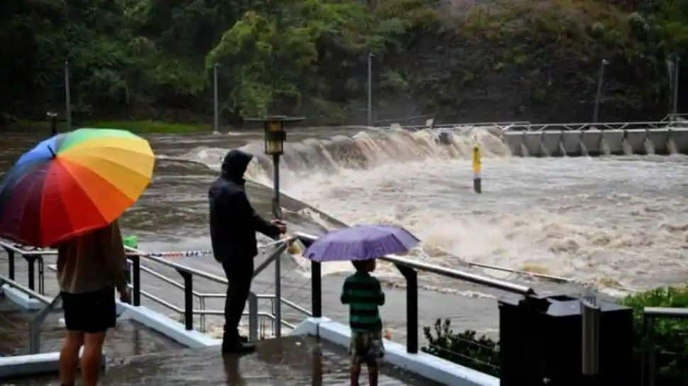 Thousands remain stranded by flooding in eastern Australia