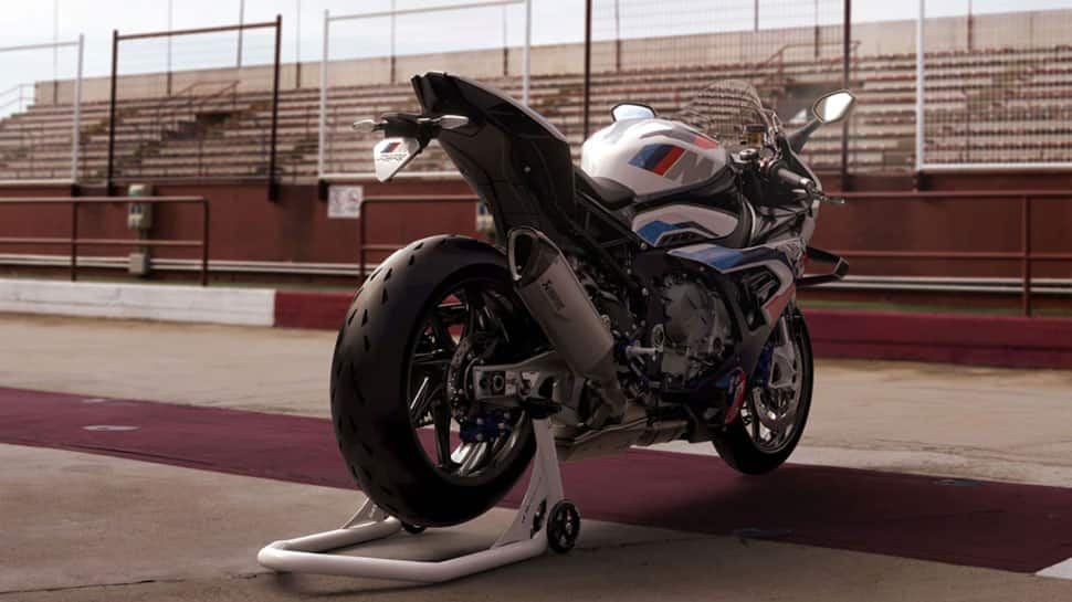 BMW M 1000 RR with water/oil cooled 4-cylinder engine