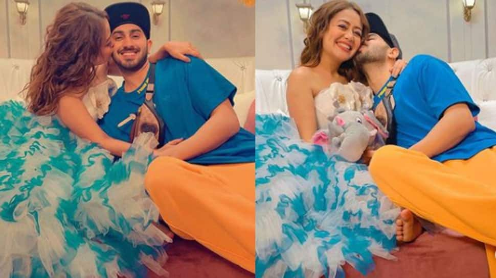 Neha Kakkar, hubby Rohanpreet Singh&#039;s pre-Holi pool party gets fam jam together, dance to Tera Suit song - Watch