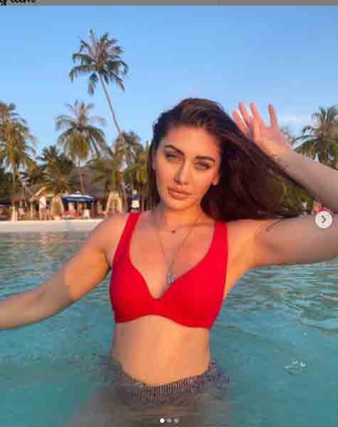 Shefali Jariwala flaunts her toned body in bikini