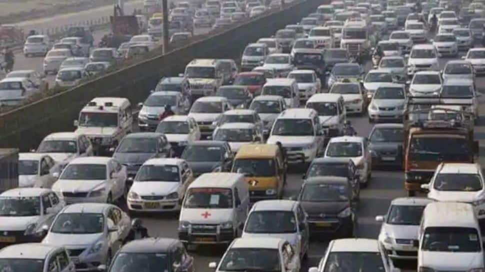 Holi rush: Traffic crawls at Jewar toll plaza on Yamuna Expressway due to absence of FASTag