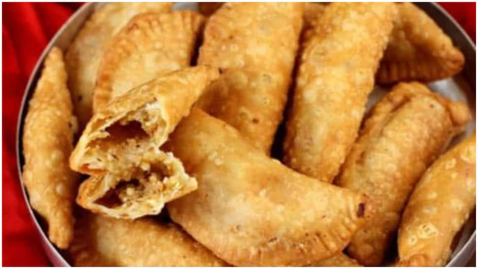 Binge on delicious, healthy gujiyas of different flavours this Holi