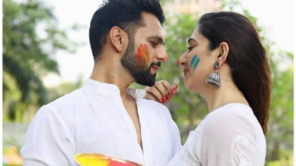 Bigg Boss 14 fame Rahul Vaidya and ladylove Disha Parmar&#039;s Holi is filled with the colour of LOVE! 