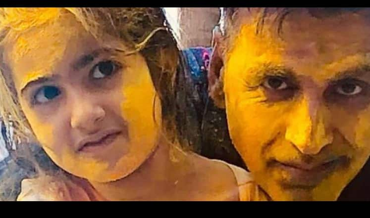 Akshay Kumar plays Holi with Nitara