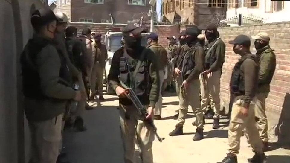 J&amp;K BJP leader Anwar Khan&#039;s residence attacked by terrorists, policeman killed