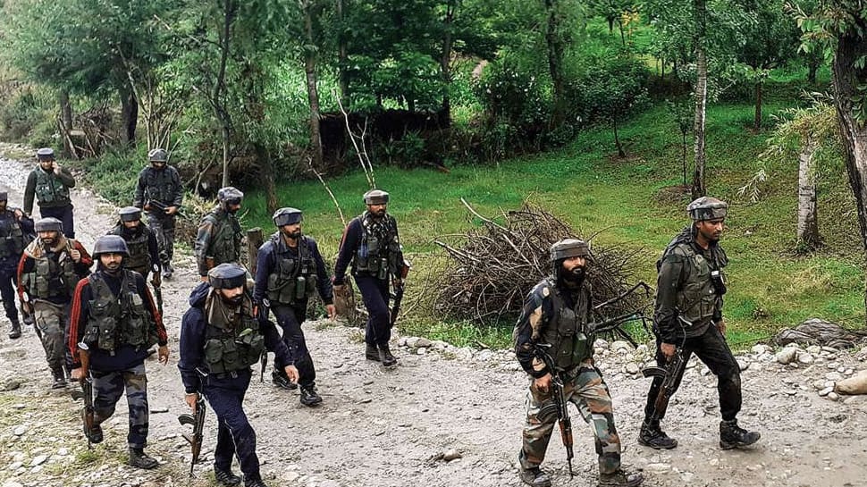 Encounter underway in Ghat Mohalla area of Pulwama, 2-3 terrorists trapped