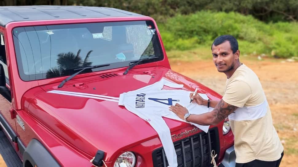 Anand Mahindra gifted the latest Thar to these cricketers, know why