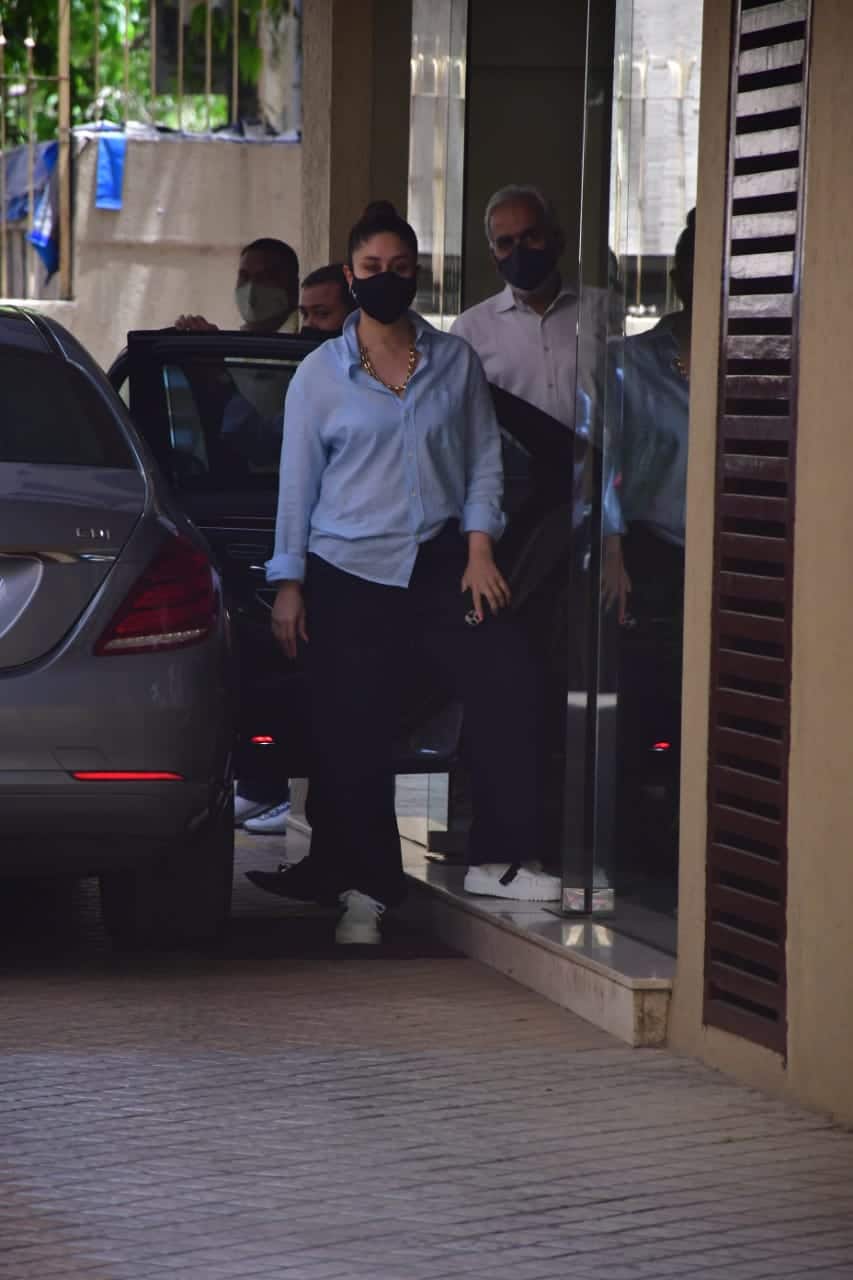 Kareena Kapoor stuns in blue shirt