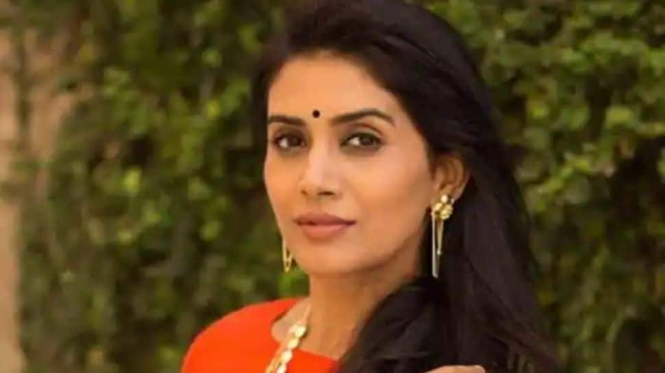 Actress Sonali Kulkarni to host &#039;Crime Patrol Satark: Justice Reloaded&#039;