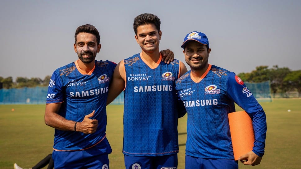 Mumbai Indians all-rounder Arjun Tendulkar with Dhawal Kulkarni after a training session in Chennai. (Photo: Mumbai Indians)