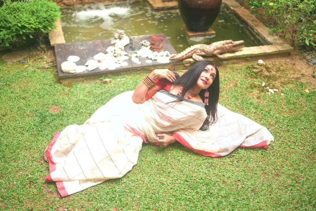 Rituparna made her Bollywood debut with Teesra Kaun 