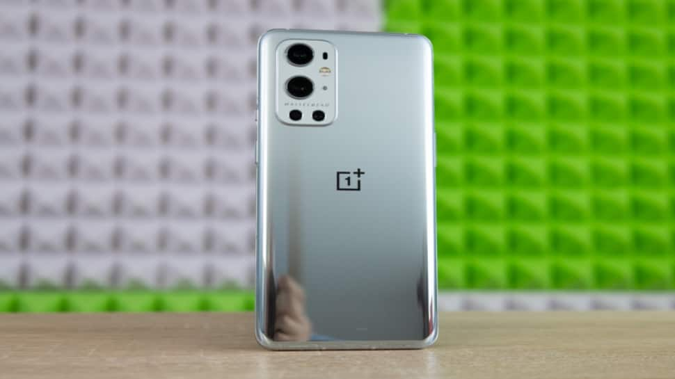 Unbelievable! Thief snatches phone in Noida, returns it back saying “Bhai mujhe laga OnePlus 9 Pro hai” 