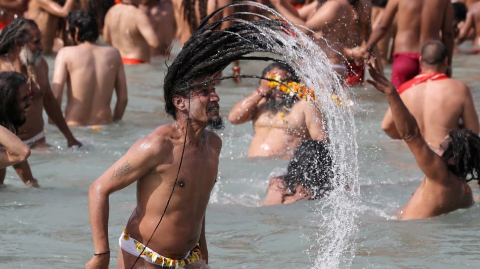 Kumbh Mela 2021: Devotees participate in second &#039;Shahi Snan&#039; at Har Ki Pauri in Haridwar