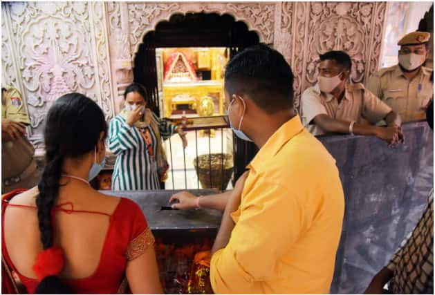 Devotees at Kalkaji Temple, New Delhi