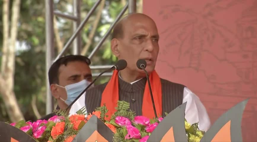 Defence Minister Rajnath Singh slams Mamata Banerjee, says &#039;Didi&#039;s conduct unbecoming of a CM&#039; 