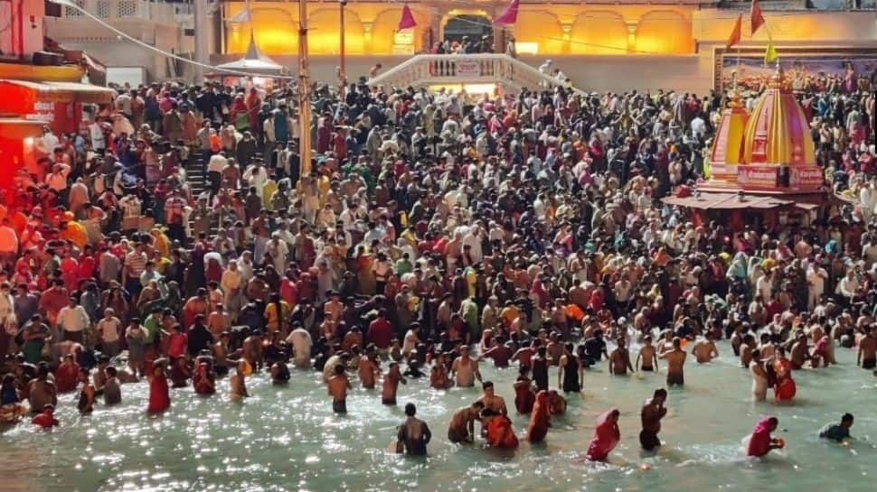 Maha Kumbh 2021: Devotees participate in third &#039;Shahi Snan&#039; in Haridwar today