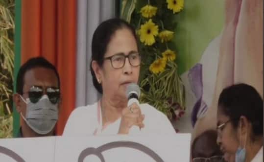 Mamata Banerjee urges EC to hold elections for remaining phases at one go citing COVID surge
