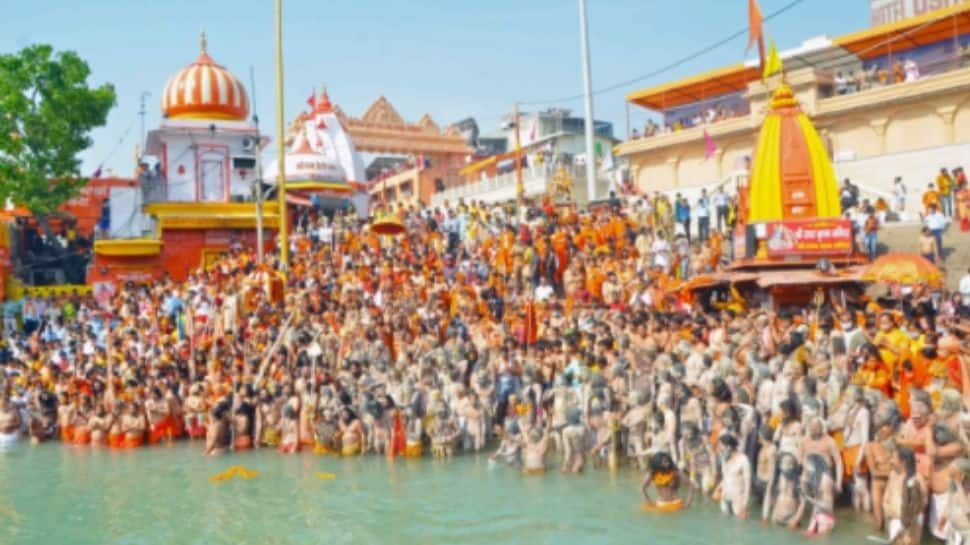 Devotees throng  Har ki Pauri 