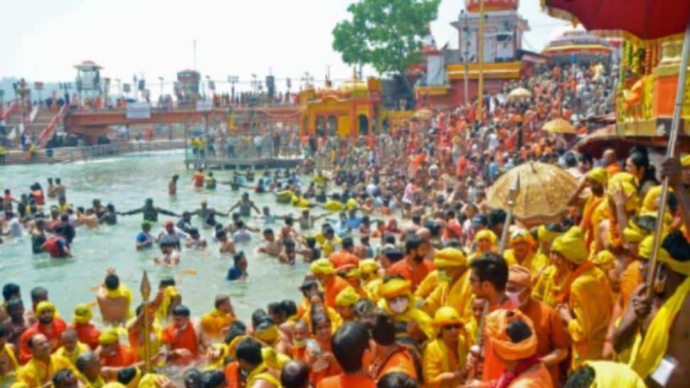 Devotees take holy dip during Shahi Snan