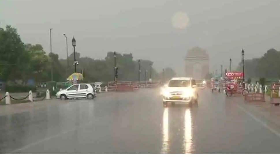 Dust storm hits Delhi, light rains witnessed in some areas