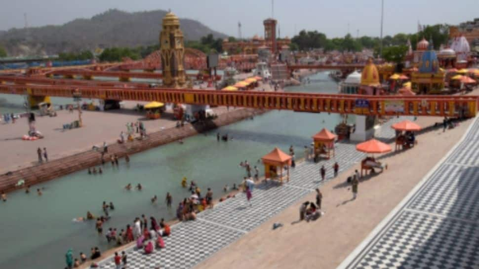 Kumbh devotees at Har Ki Pauri