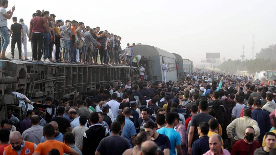 Egypt: Eleven dead, 98 injured after train derails near Cairo