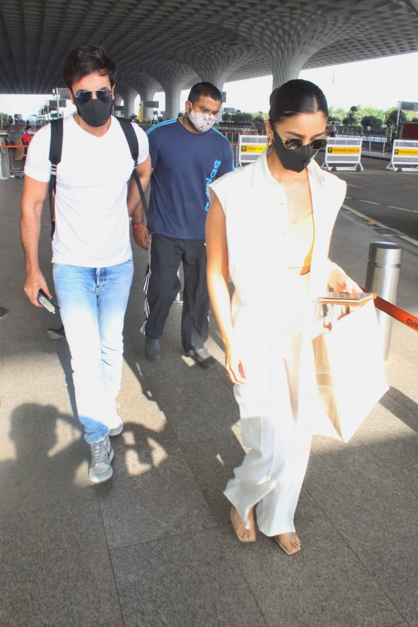 Alia Bhatt Ranbir Kapoor ace airport look