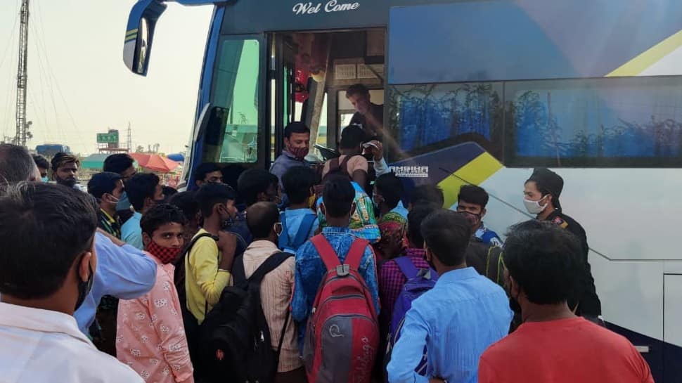 People crowd buses after Delhi declares 5 day lockdown