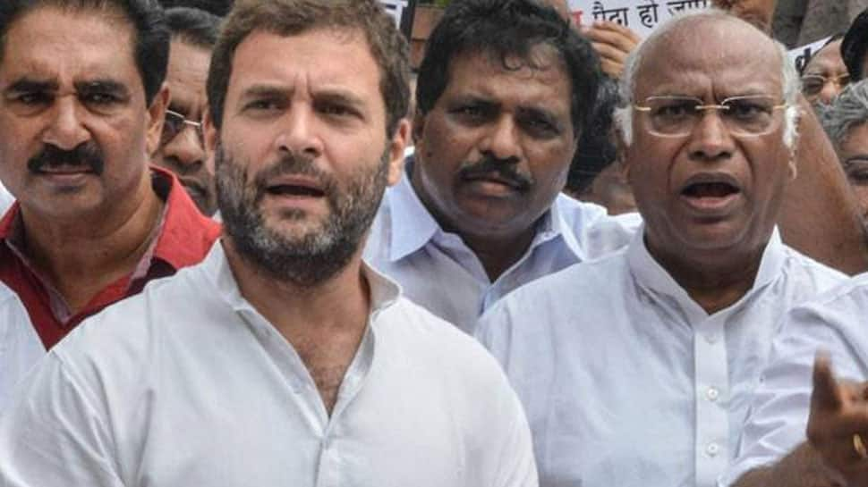 Rahul Gandhi takes on Centre, says its govt&#039;s responsibility to put money into bank accounts of migrants