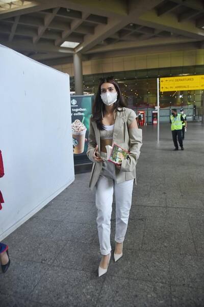 Kriti Sanon spotted at Mumbai