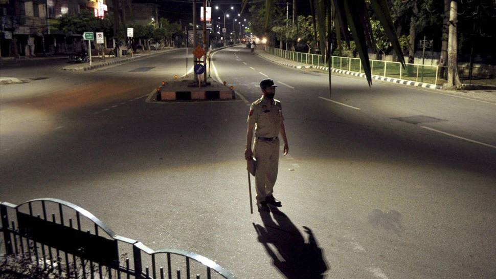 Karnataka imposes night curfew from April 21, movie halls, malls and gyms to remain closed