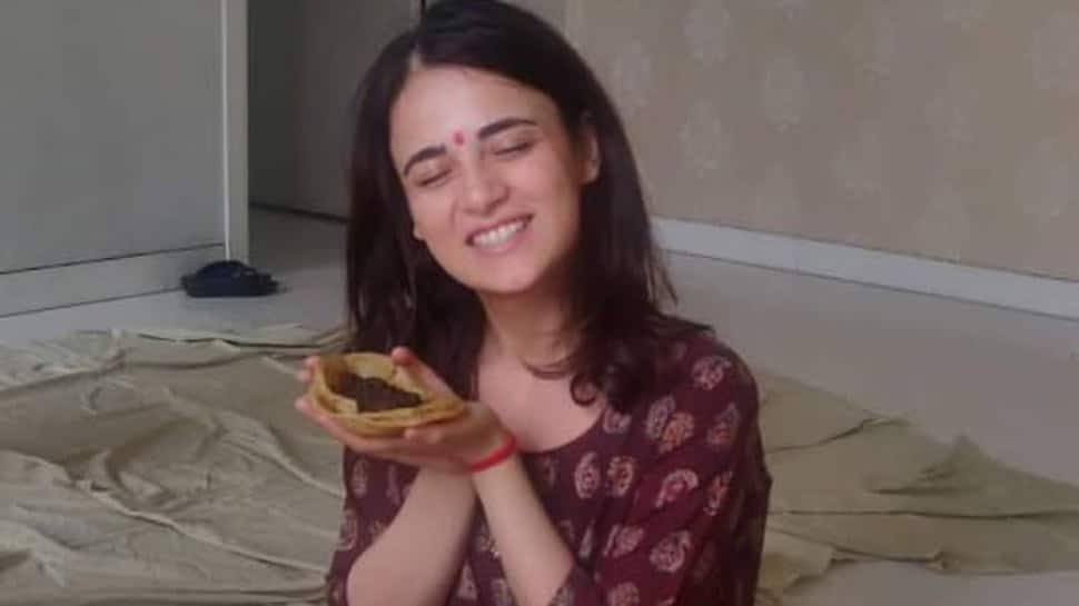 Radhika Madan celebrates Durga Ashtami with family after a long time, shares home pic!