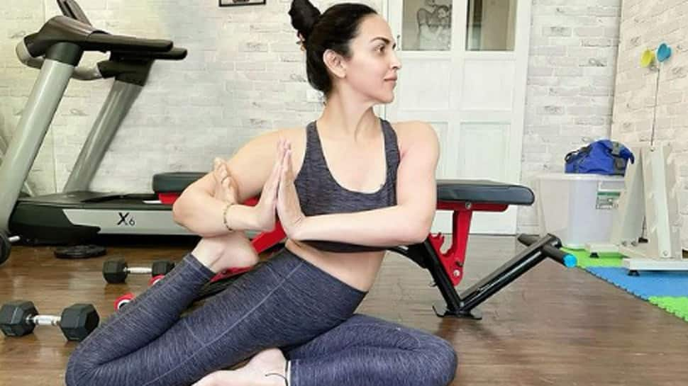 Esha Deol urges people to take up Yoga for mental health, posts pic on social media!