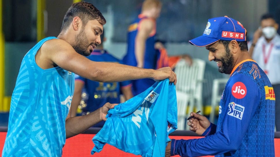 IPL 2021: Rohit Sharma obliges ‘fan’ Avesh Khan with autograph after Mumbai Indians loss