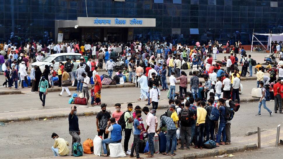 Migrants crowd Lokmanya Tilak station after the curfew was anounced