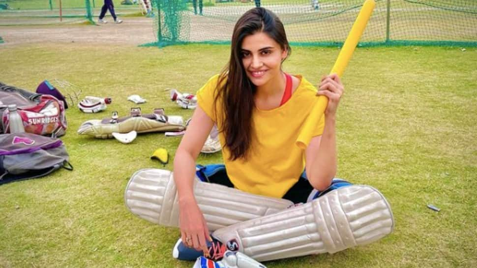 IPL 2021: CSK paceman’s supermodel sister supports MS Dhoni’s side in UNIQUE manner, see pic