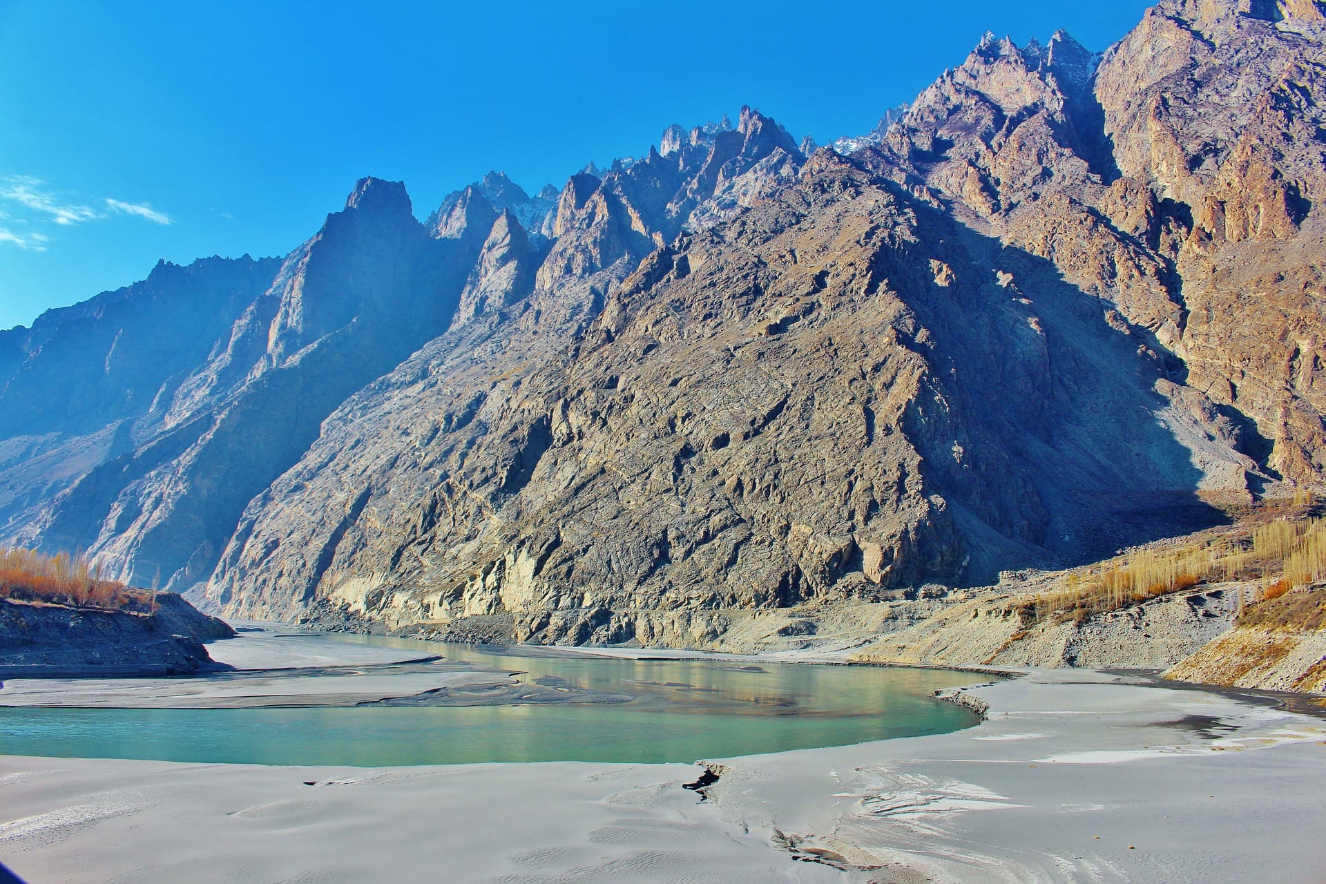Hunza tribe resides in Himalayan high lands 