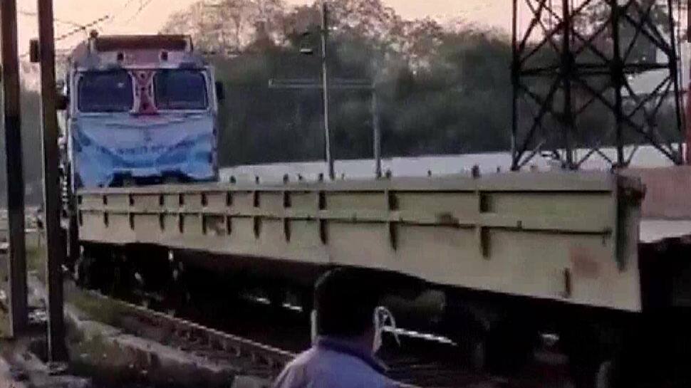 Special train carrying 30,000 litres of liquid medical oxygen arrives in Lucknow from Bokaro