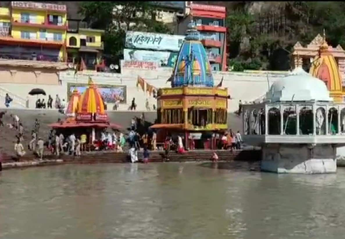 Devotees during Shahi Snan on April 27