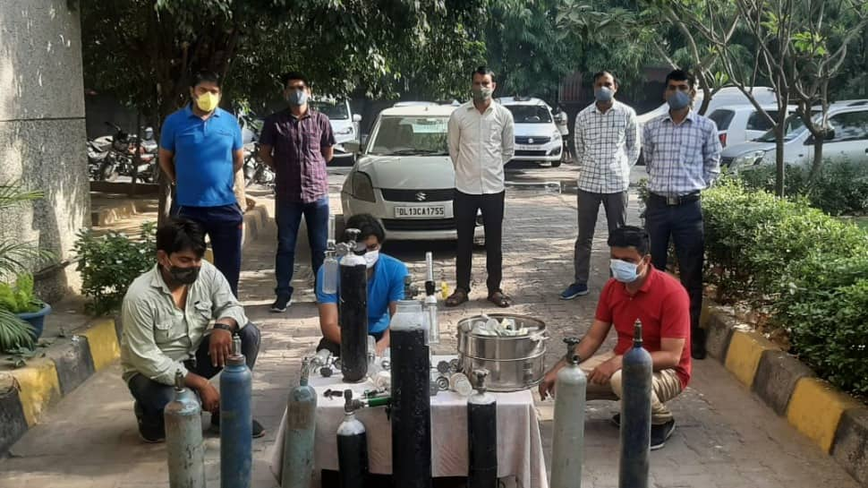 Delhi Police arrests three for hoarding, selling Oxygen cylinders