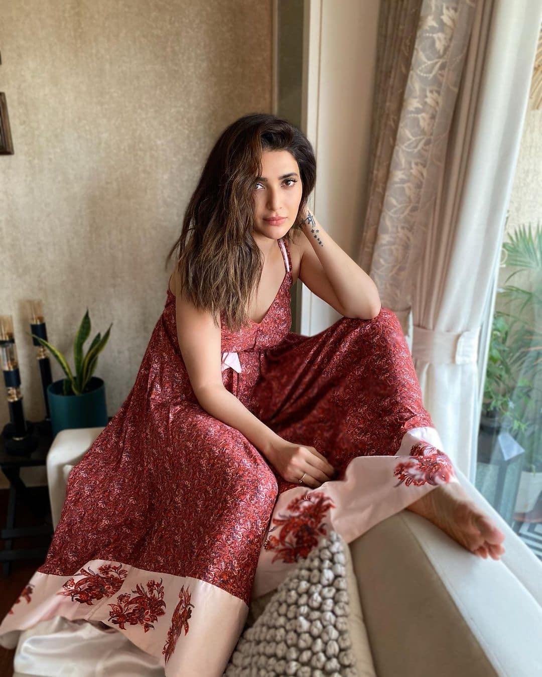 TV star Karishma Tanna shows how a long maxi dress should be your ...