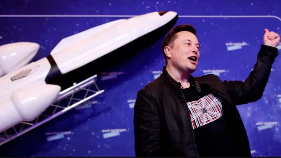 Elon Musk, Jeff Bezos collide after SpaceX wins moon landing contract