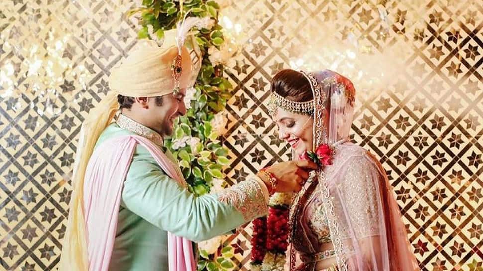 Kapil Sharma Show fame Sugandha Mishra marries Sanket Bhosale, couple shares first pics from wedding!