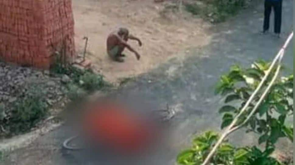 Shocking! 70-year-old man carries COVID positive wife’s body on bicycle after villagers refuse to help in UP