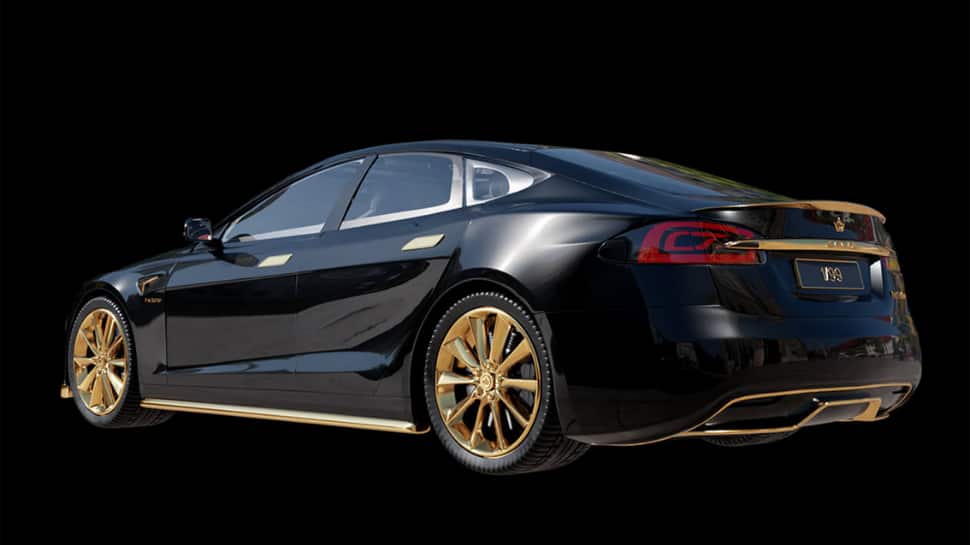 The golden-black look makes Tesla S Plaid+ stunning