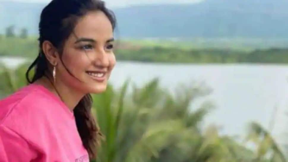 Jasmin Bhasin opens up on her battle with suicidal thoughts, says &#039;you need to accept yourself the way you are&#039;