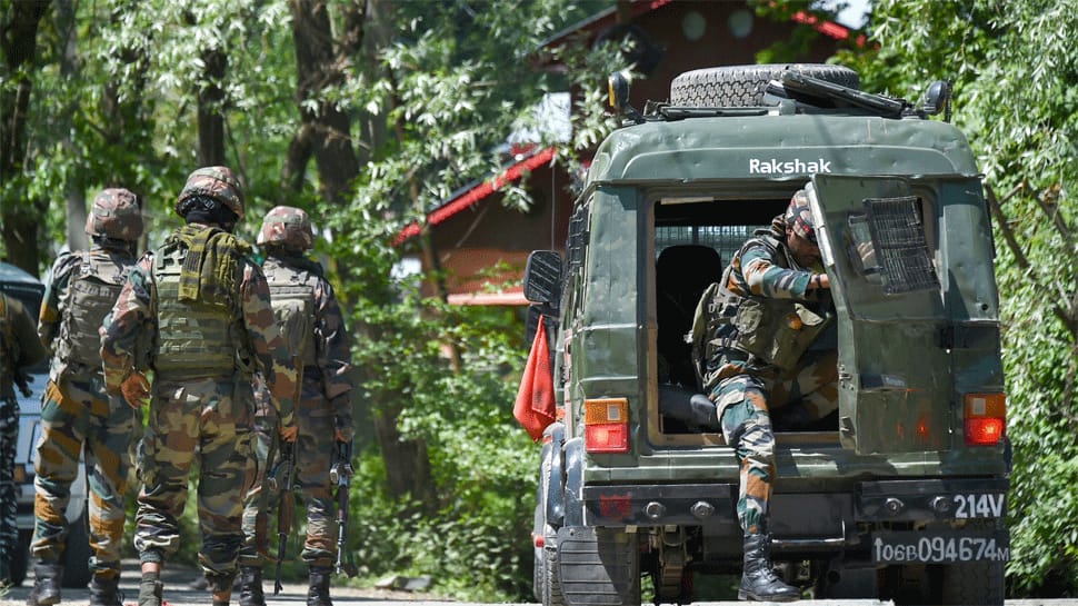 Terrorist accused of killing 2 councillors, policeman trapped in Jammu and Kashmir&#039;s Sopore