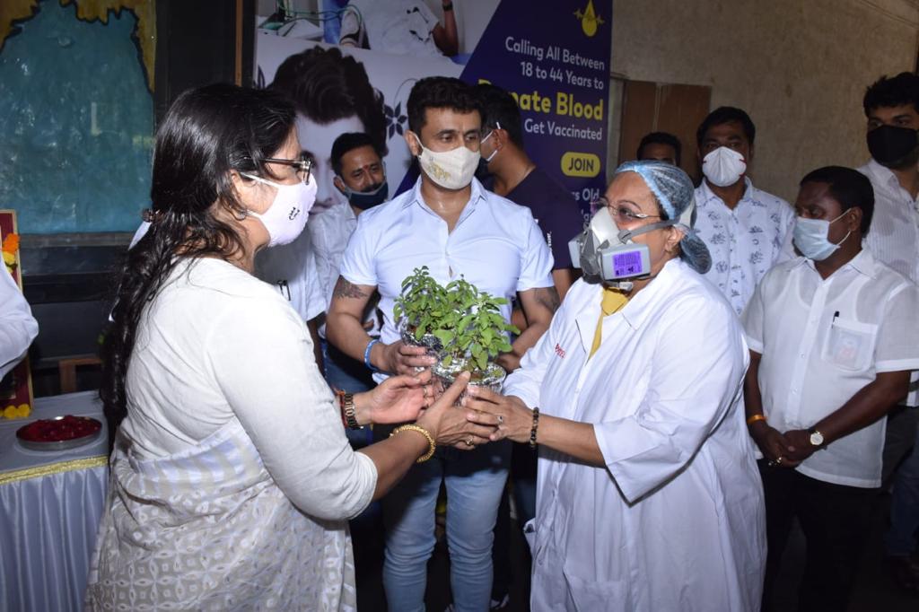 Sonu Nigam at Ameet Satam's Adarsh Foundation event